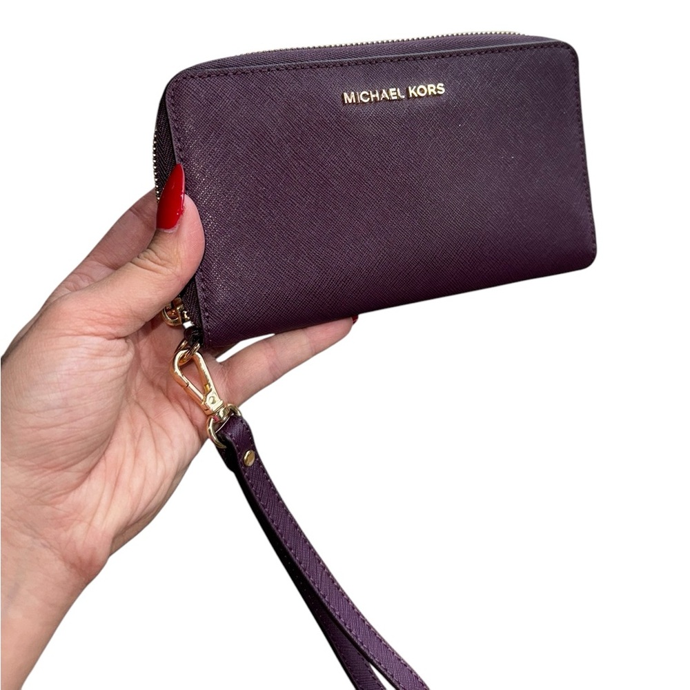 Michaell Kors wristlet